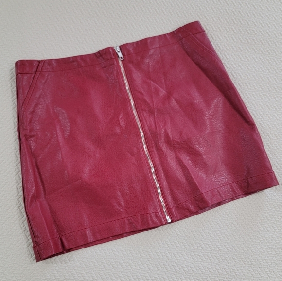 NEW Shinestar Red Vegan Leather Skirt Size Large - Picture 4 of 13